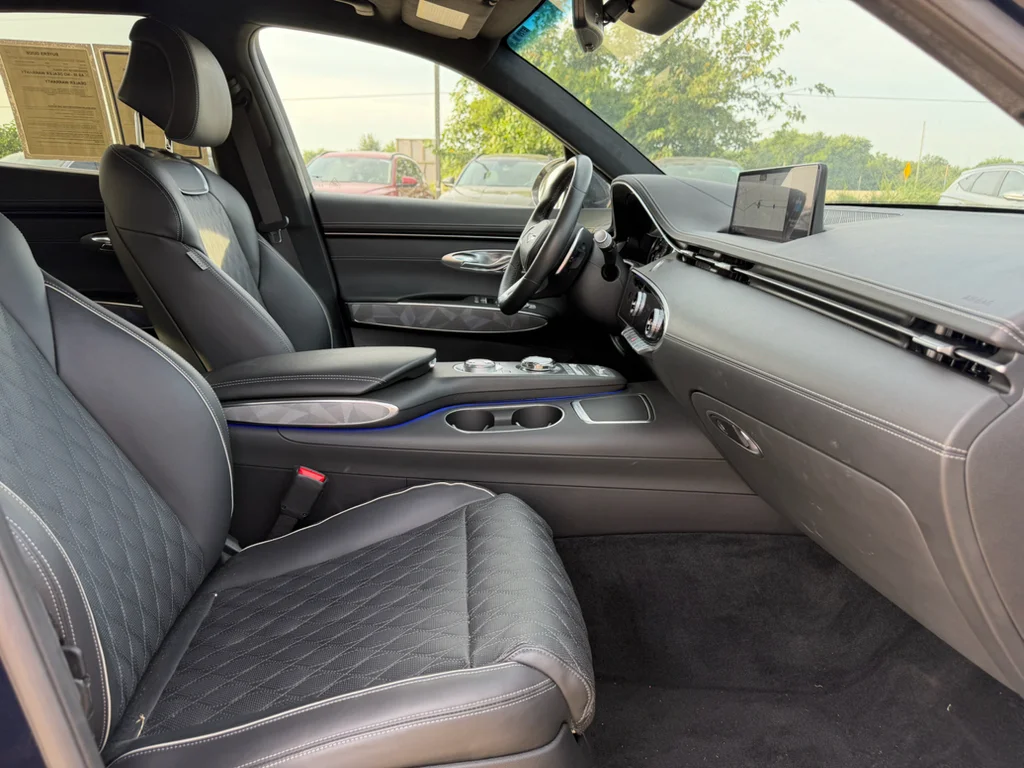Used 2025 Capri Blue Genesis 3.5T Sport image 11