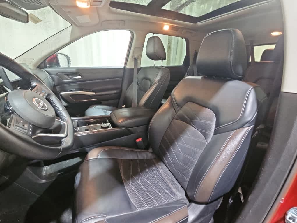 Used 2023 Scarlet Ember Tintcoat Nissan Platinum image 8