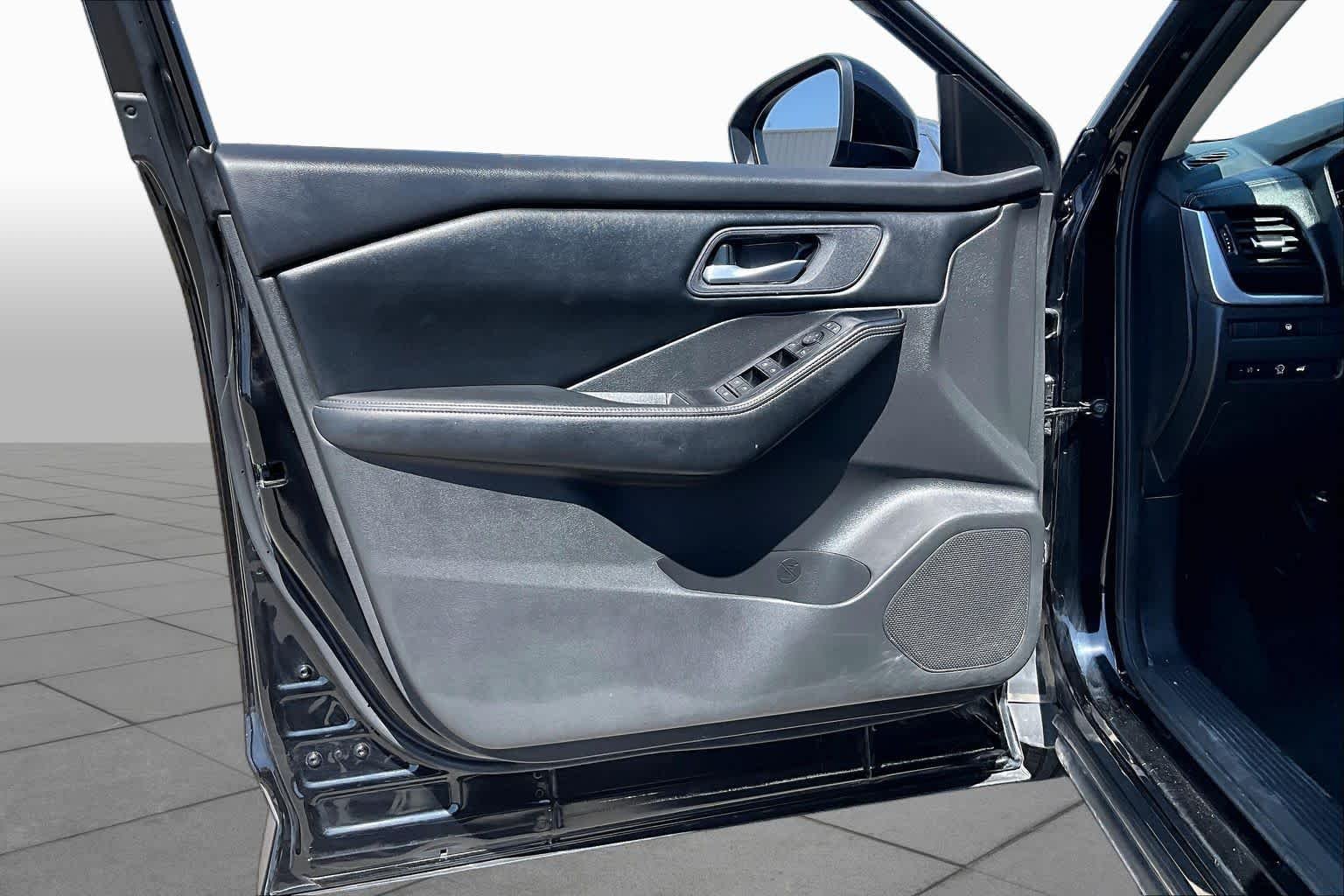 Used 2025 Super Black Nissan SV image 20