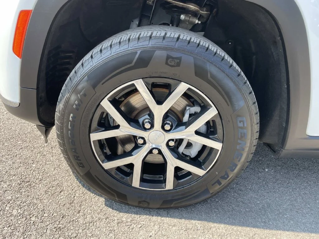 Used 2023 White Jeep Limited image 37