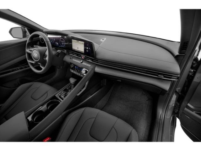 Used 2025 Fluid Metal Hyundai Limited image 17