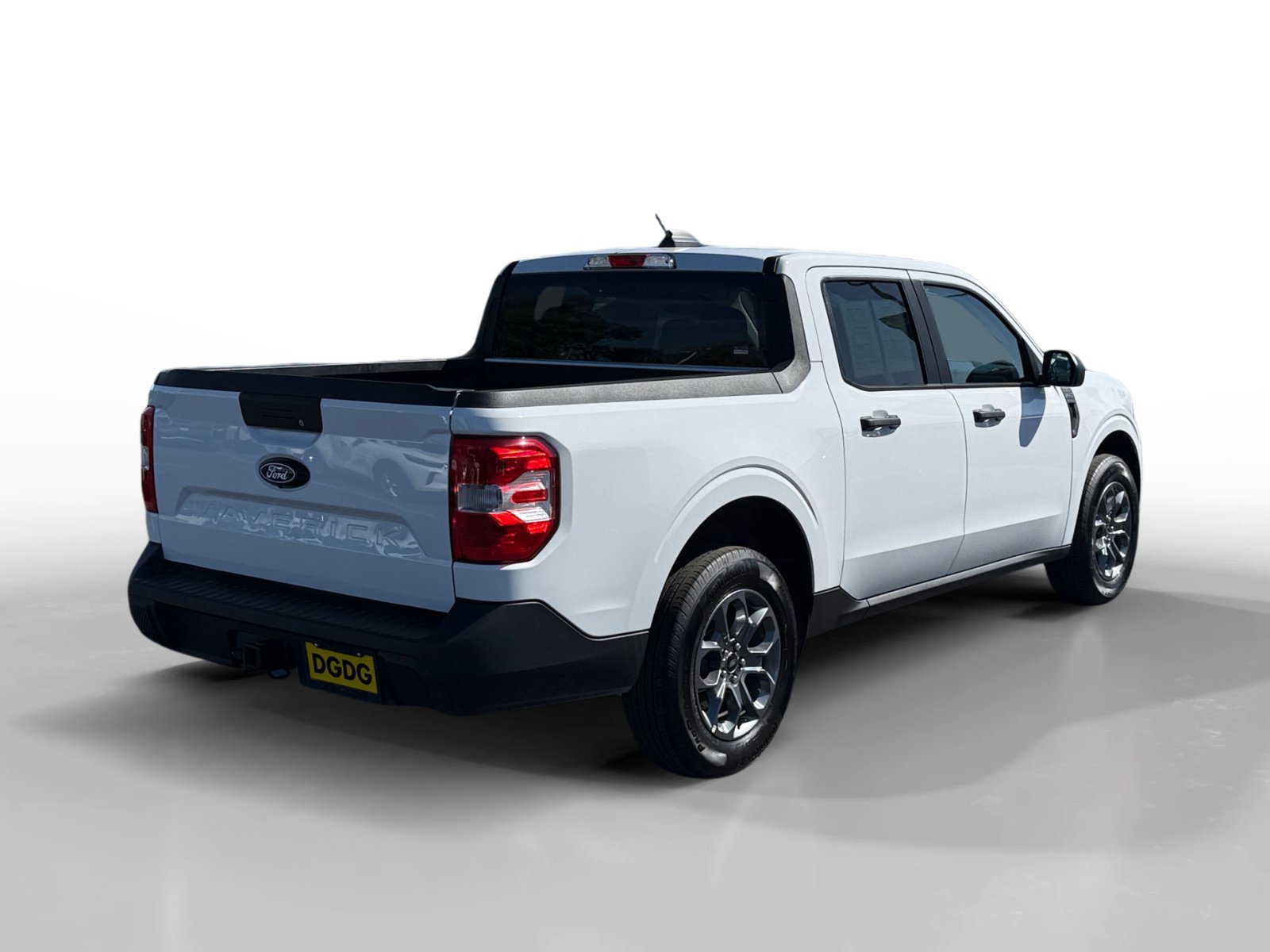 Used 2026 Oxford White Ford XLT image 5
