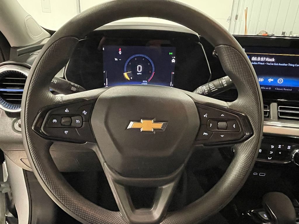 Used 2025 White Chevrolet LT image 29