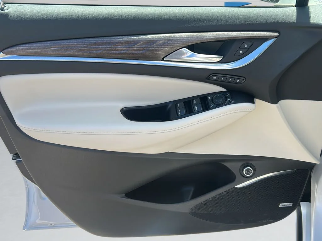Used 2022 White Buick Avenir image 9