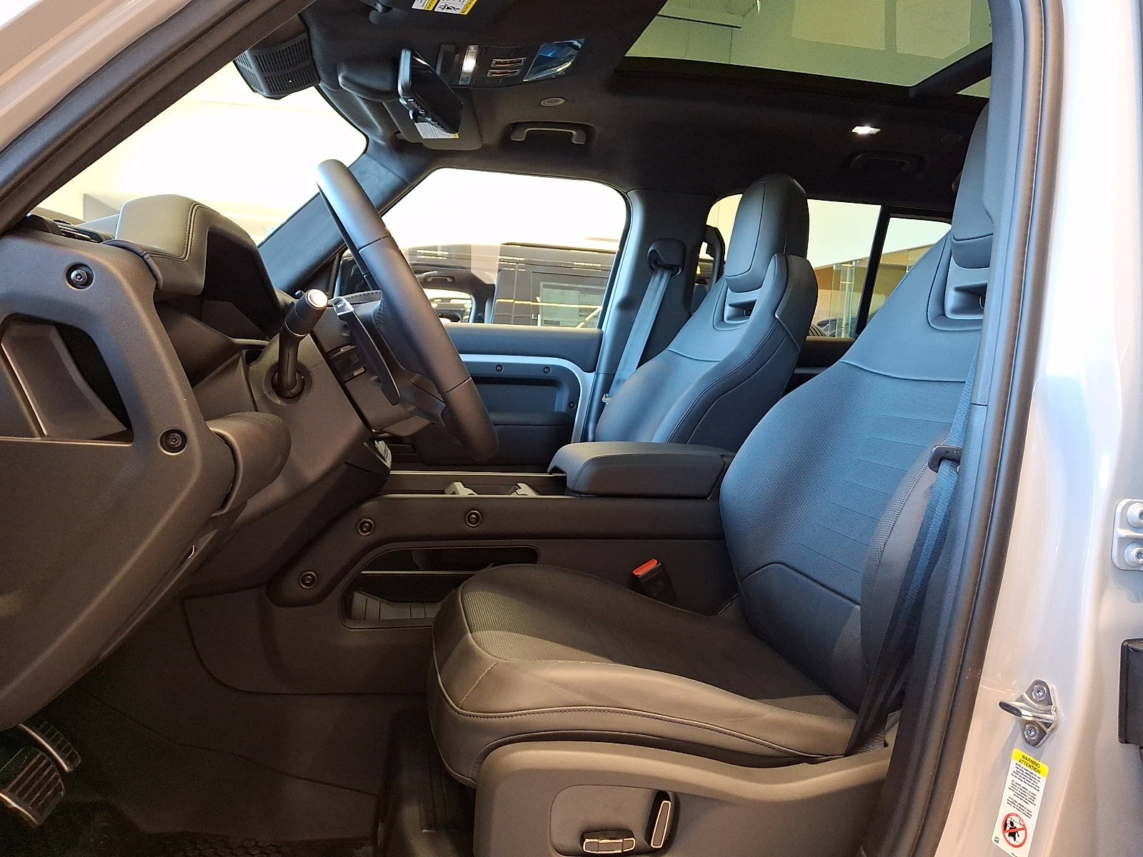 2026 Land Rover Defender OCTA - Photo 10