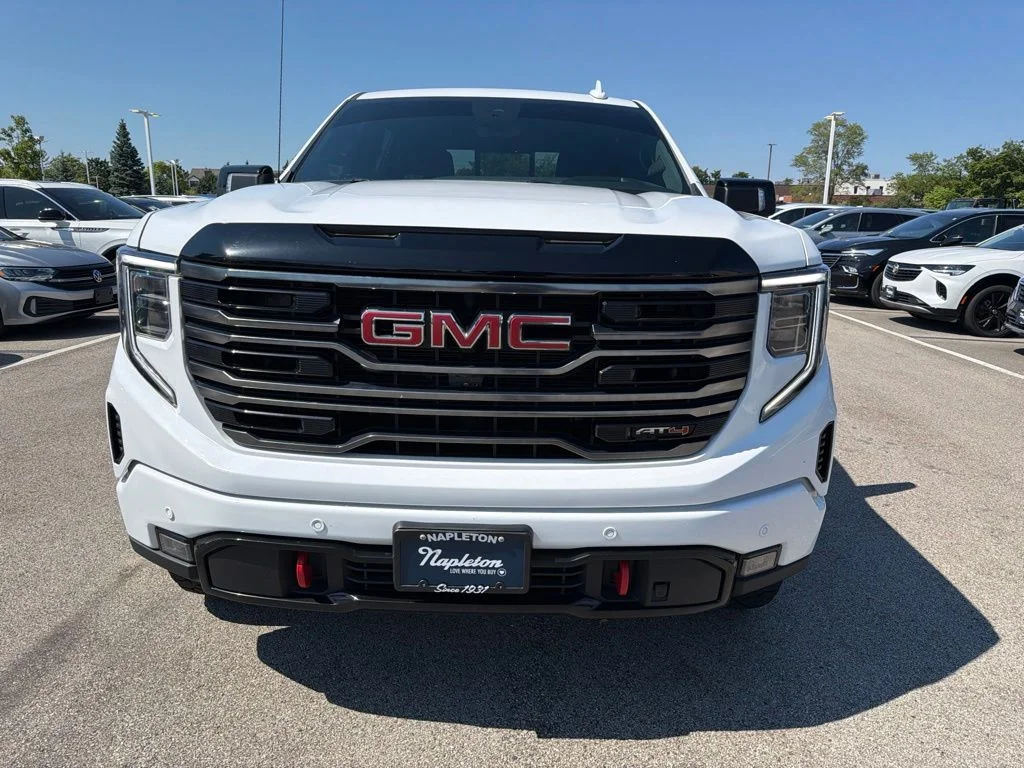 Used 2025 White GMC AT4 image 3