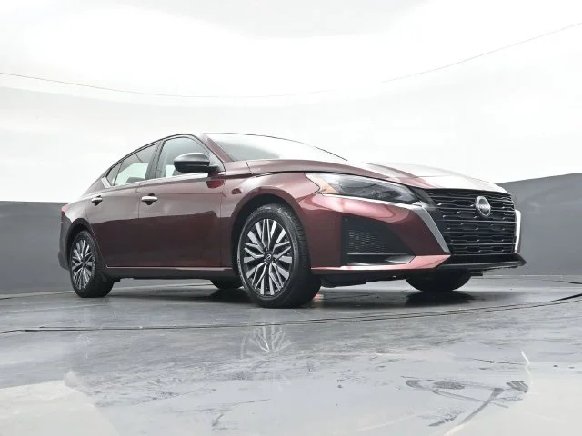 Used 2025 Red Nissan 2.5 SV image 30