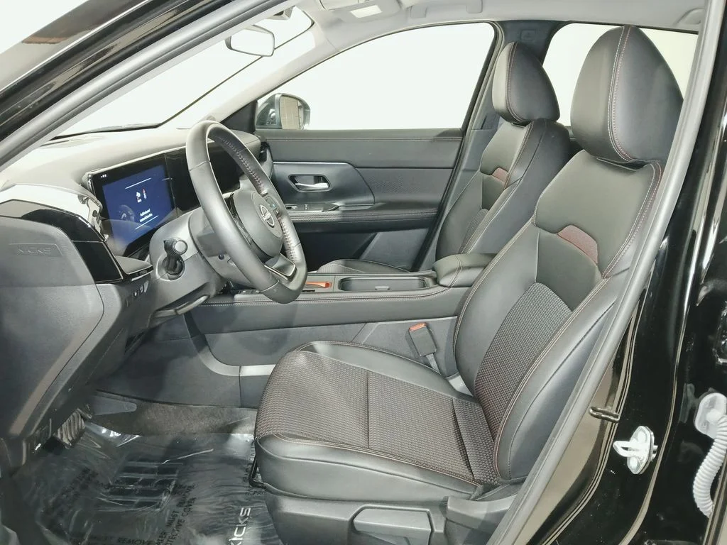Used 2025 Black Nissan SR image 10