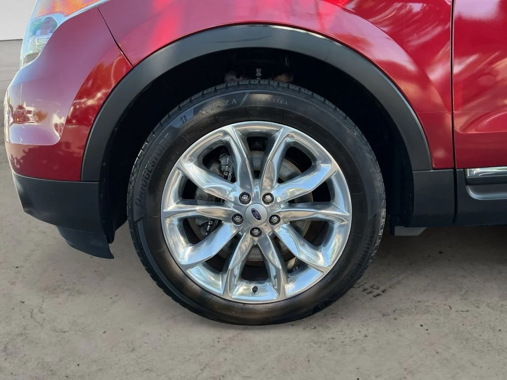 Used 2015 Red Ford XLT image 9
