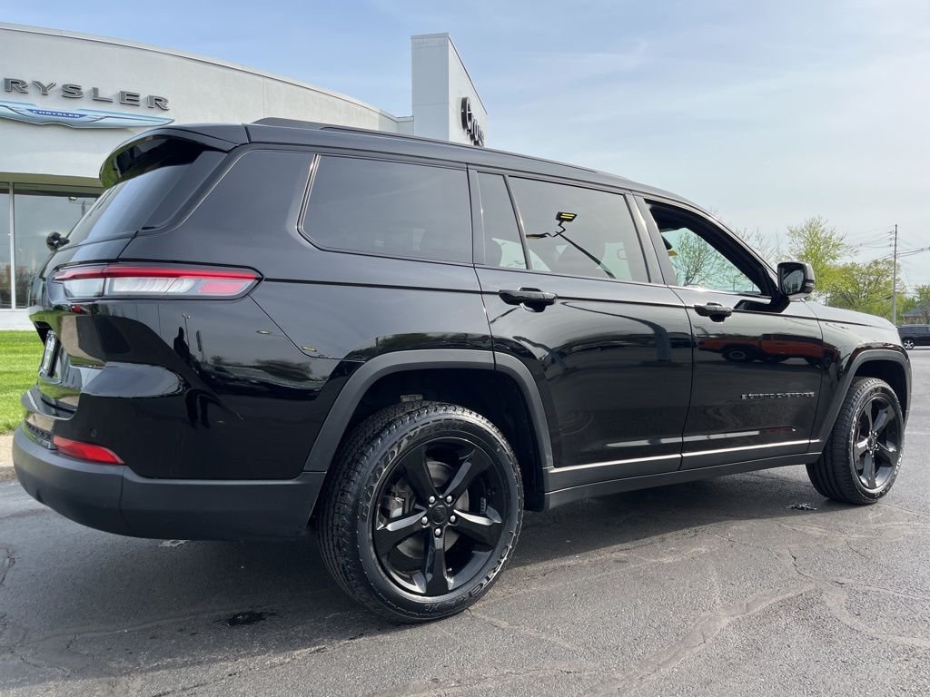 Used 2022 Diamond Black Jeep Altitude image 48