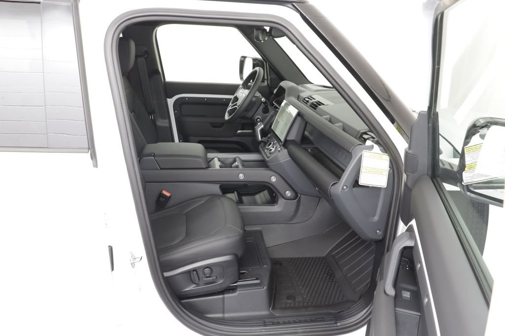 New 2026 Fuji White LAND ROVER X-Dynamic SE image 21