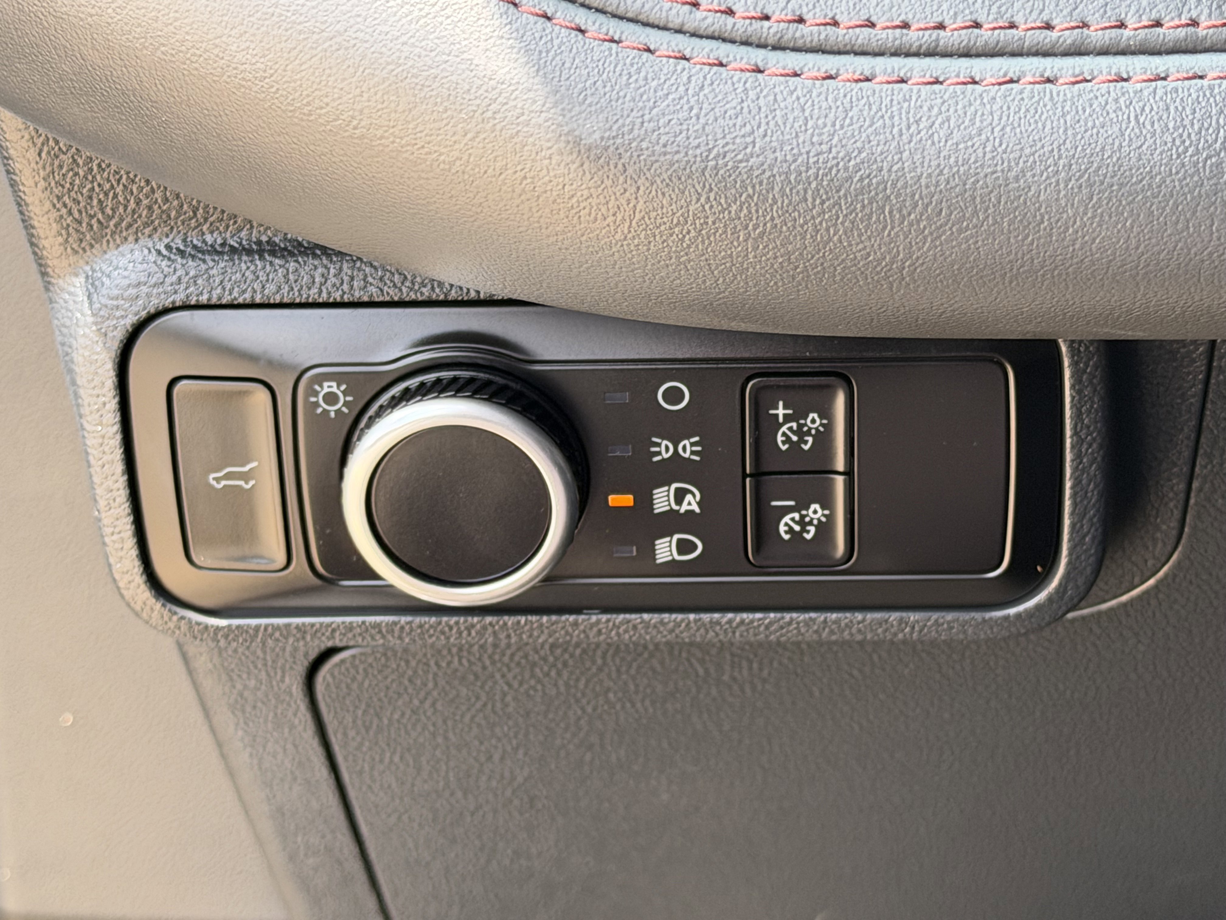 Used 2025 Space White Metallic Ford Active image 23