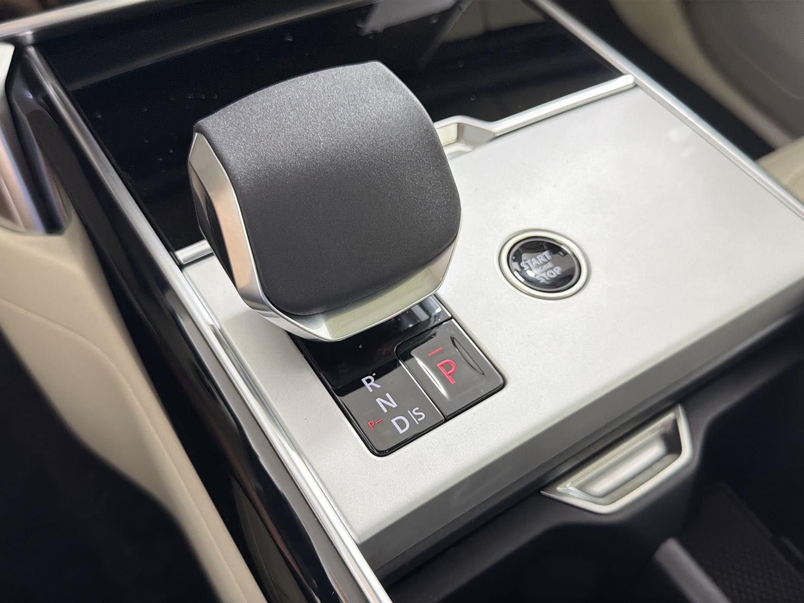 2026 Land Rover Range Rover SE - Photo 16