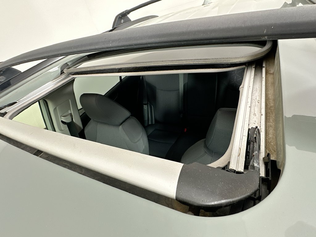 Used 2019  Toyota XLE image 21
