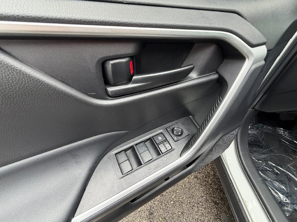 Used 2023 White Toyota LE image 11