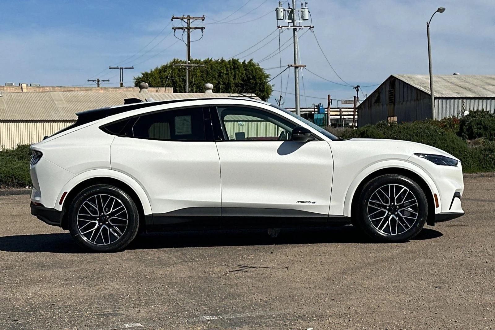 New 2026 Star White Metallic Tri-coat Ford Premium image 2
