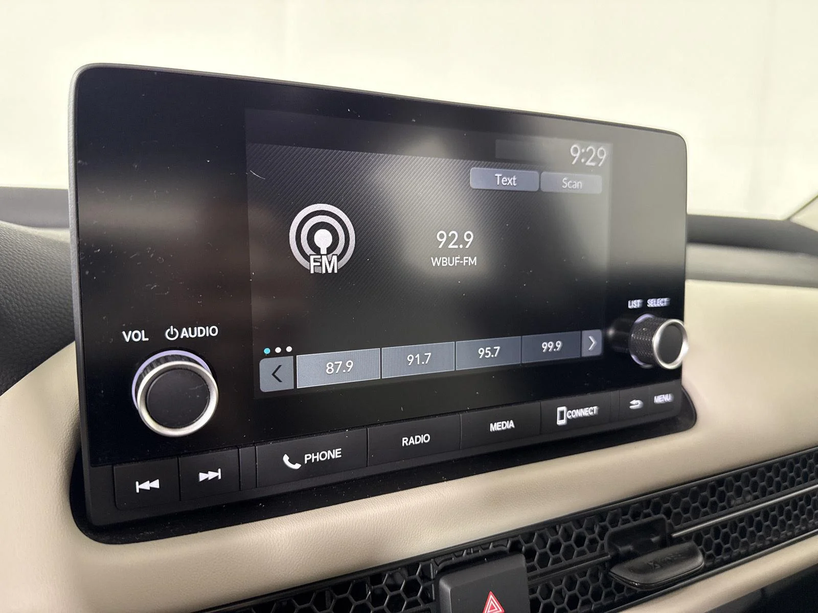 Used 2025 Platinum White Pearl Honda LX image 17