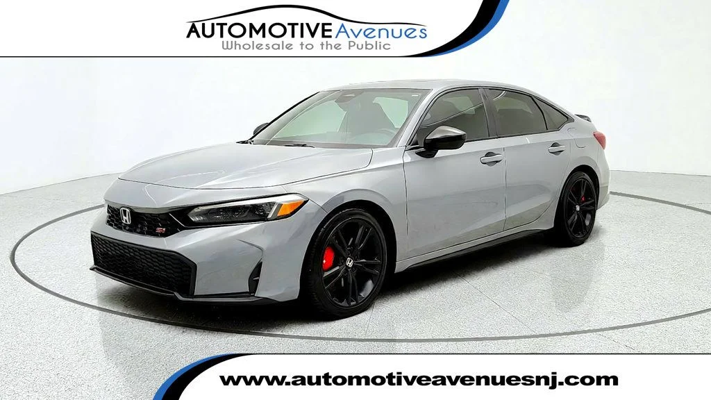 Used 2025 Urban Gray Pearl Honda Manual image 1