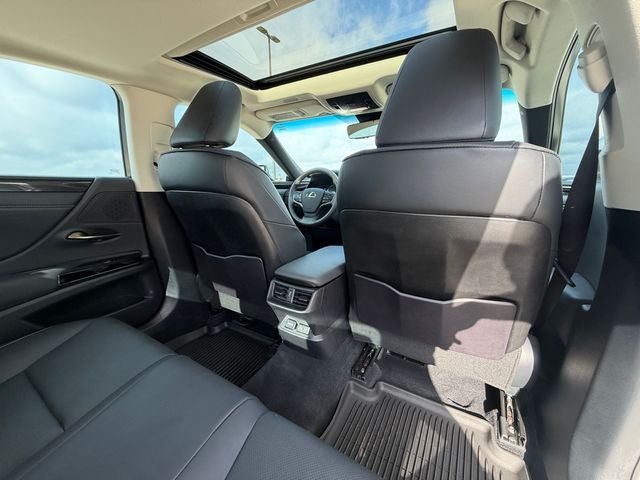 Used 2023 White Lexus 350 image 17