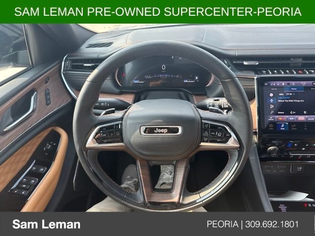 Used 2023 Silver Jeep Summit image 10