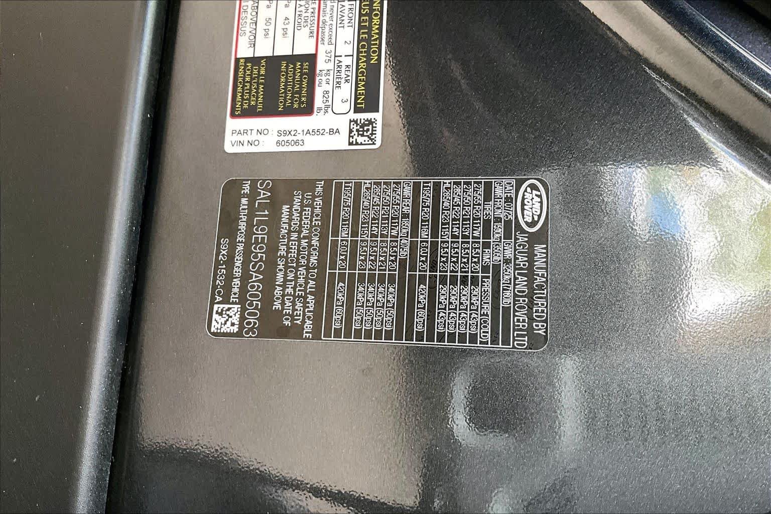 Used 2025 Carpathian Grey Premium Metallic Land Rover Dynamic SE image 40