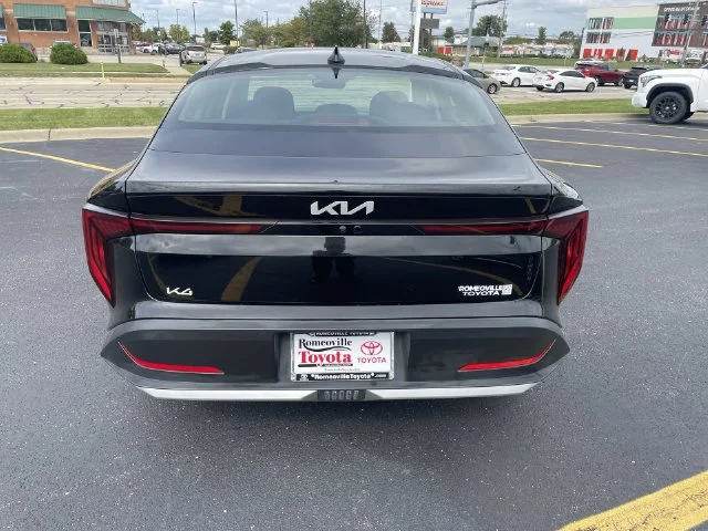 2025 Kia K4 LXS - Photo 31