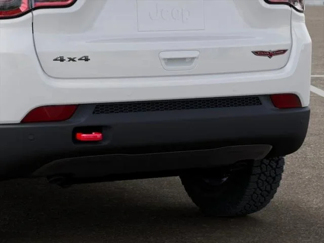 New 2026 Bright White Clear-Coat Exterior Paint Jeep Trailhawk image 39