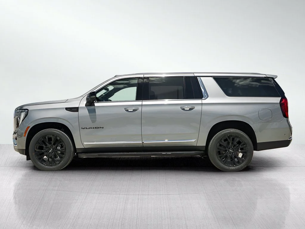 New 2026 Sterling Metallic GMC Elevation image 4