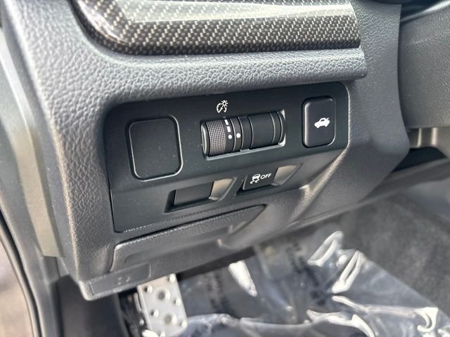 Used 2018 Dark Gray Metallic Subaru Base image 15