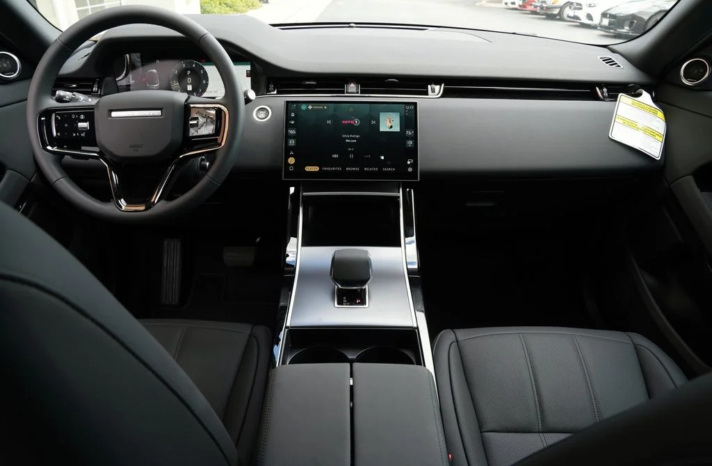 New 2026 Corinthian Bronze Land Rover S image 10