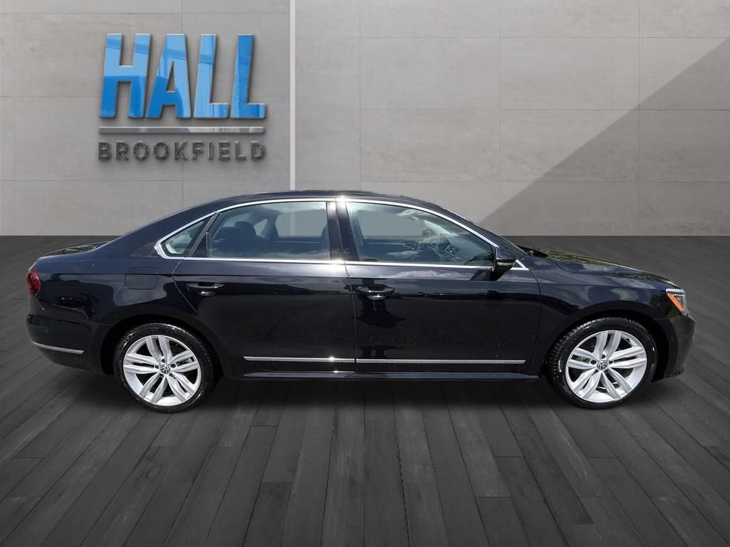 Used 2018 Black Volkswagen 2.0T SEL Premium image 6
