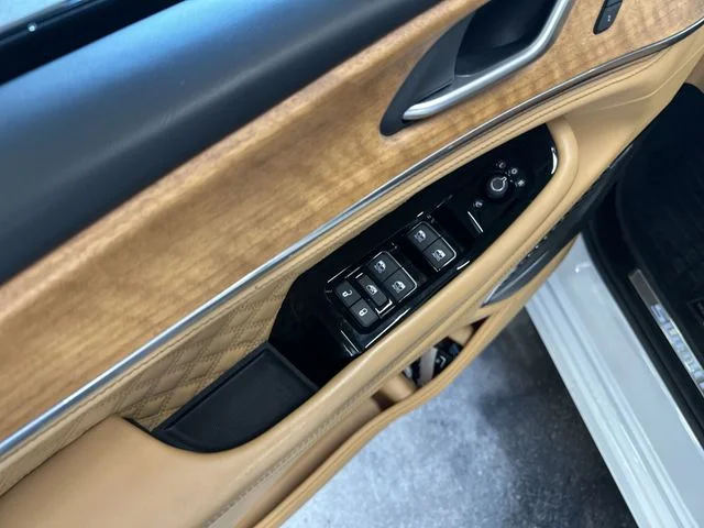 Used 2024 White Jeep Summit image 14