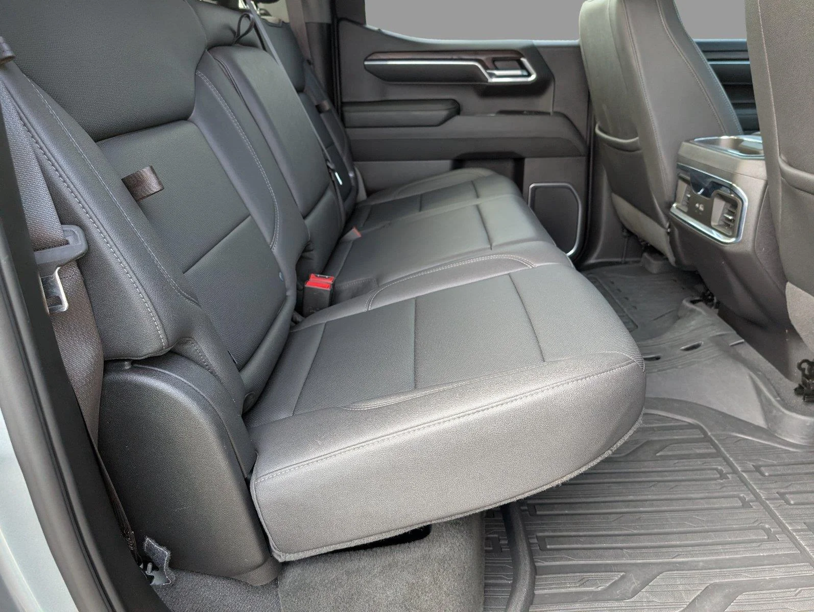 Used 2023 STERLING METALLIC GMC SLT image 40