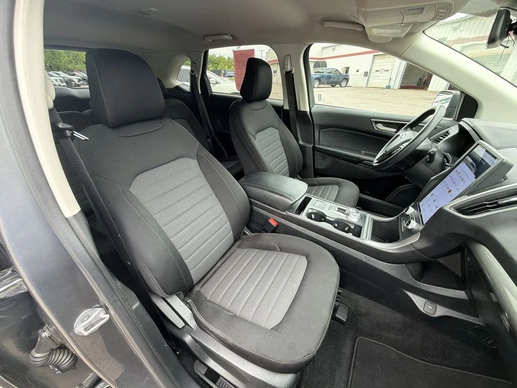 Used 2022 Gray Ford SE image 24