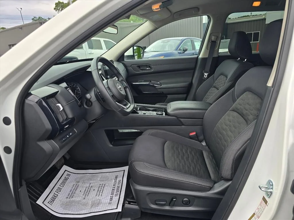 Used 2025 White Nissan SV image 11