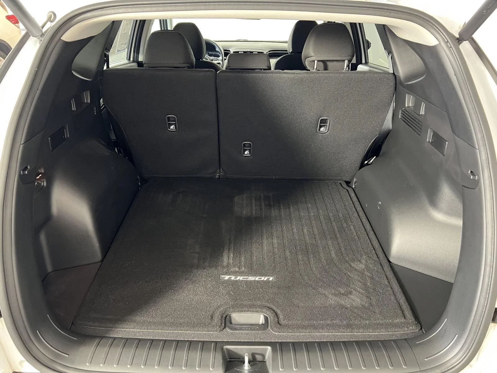 Used 2023 Wh Hyundai SEL image 21