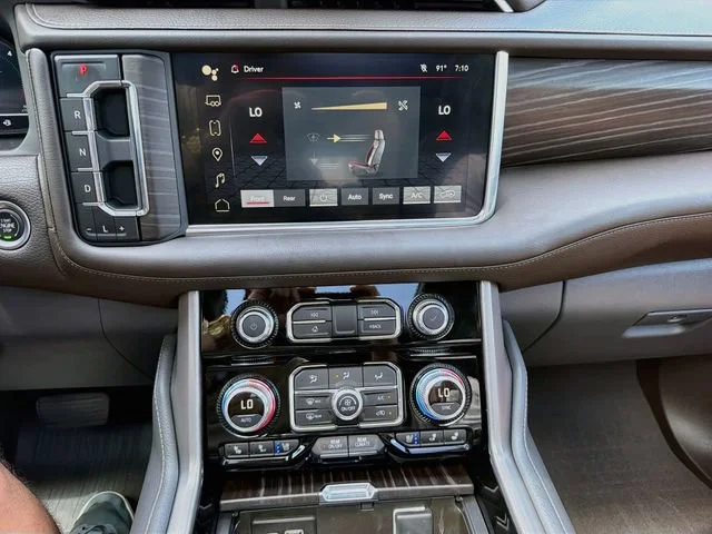 Used 2022 White Frost Tricoat GMC Denali image 36