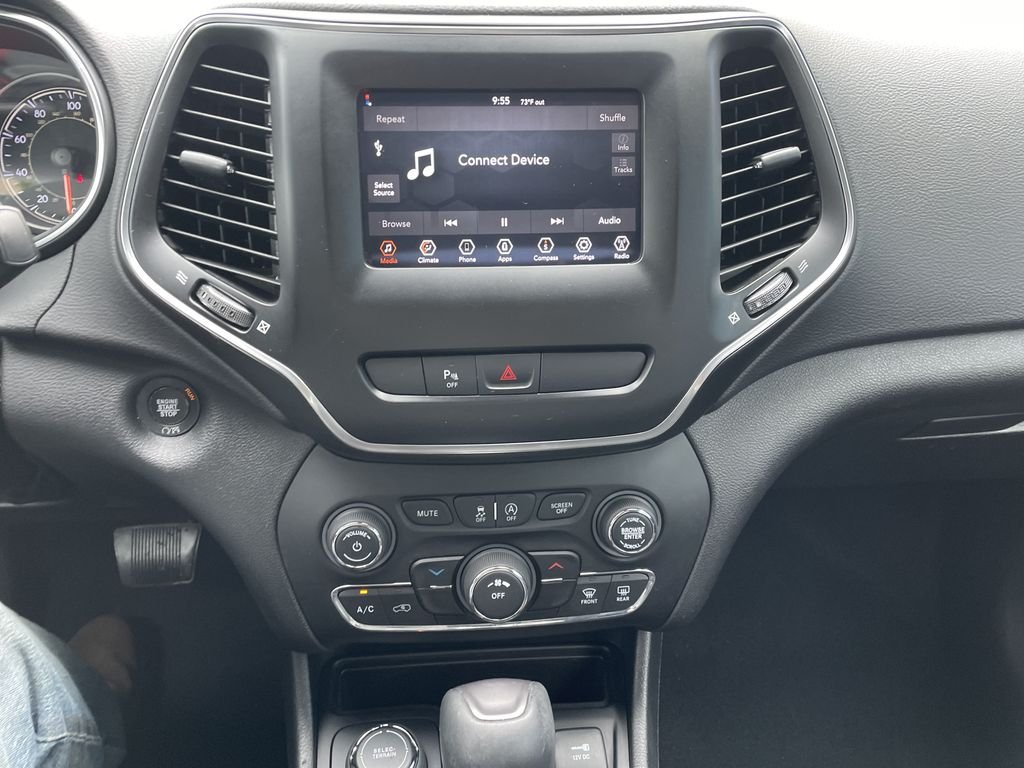Certified Used 2019 White Jeep Latitude Plus image 17