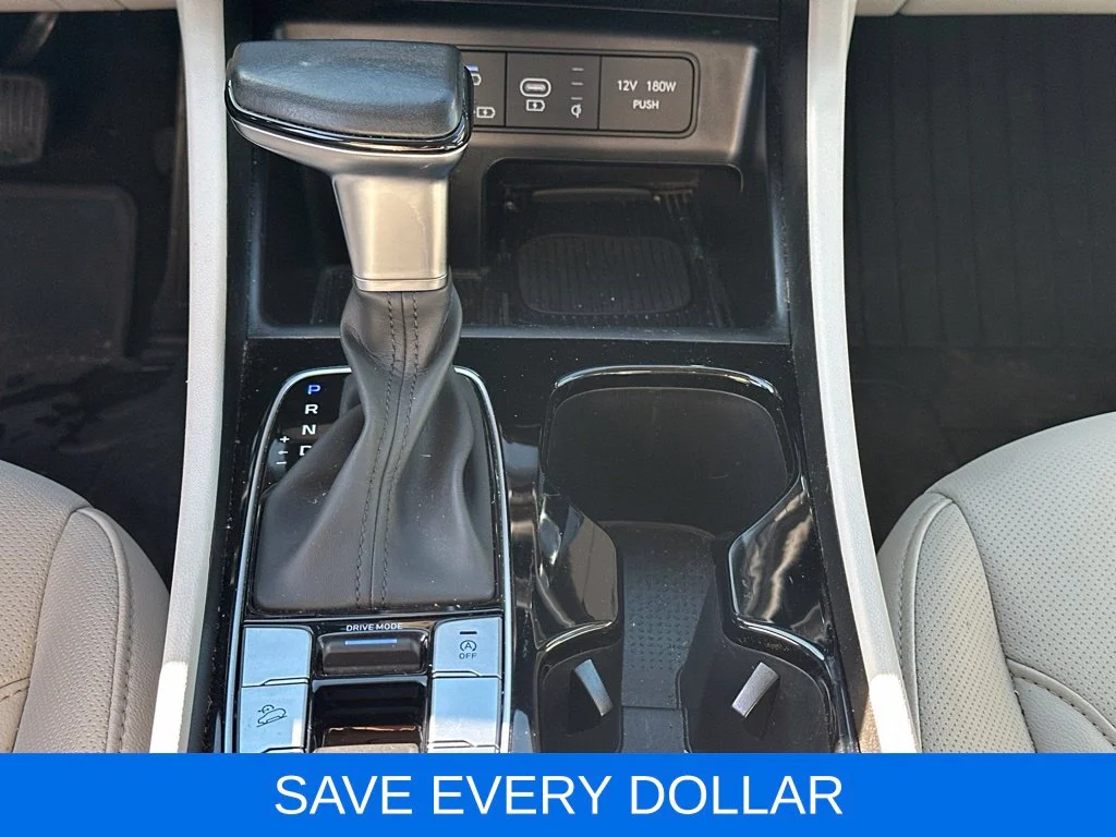 Used 2025 Black Hyundai SEL Convenience image 14