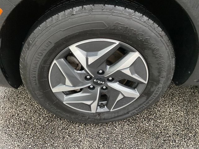 Used 2022 Black Kia S image 9
