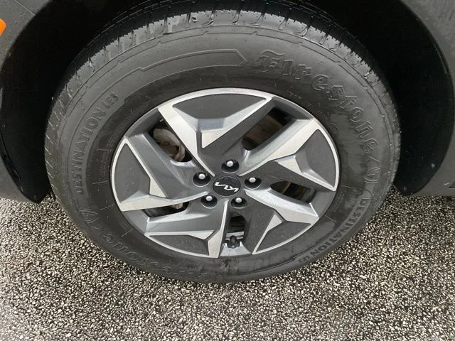 Used 2022 Black Kia S image 9