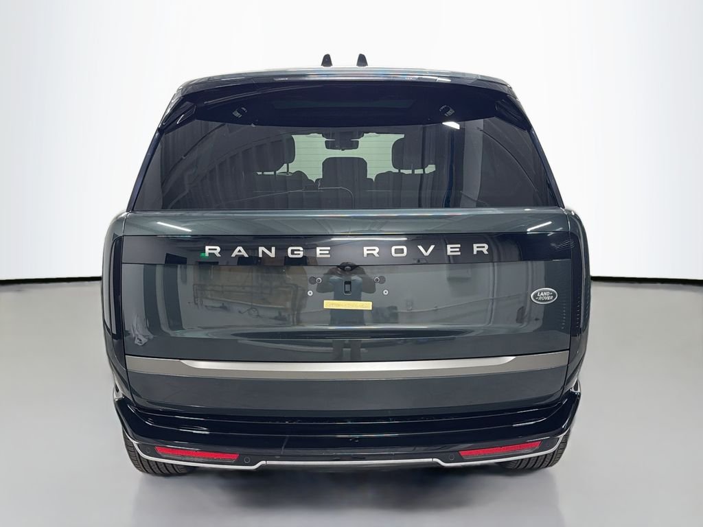 Used 2023 Green Land Rover SE image 10