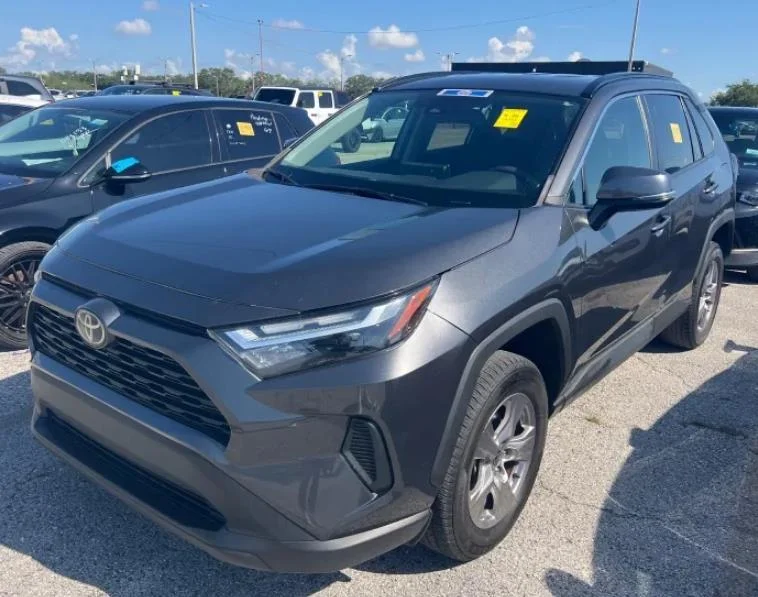 Used 2023 Silver Toyota XLE image 3