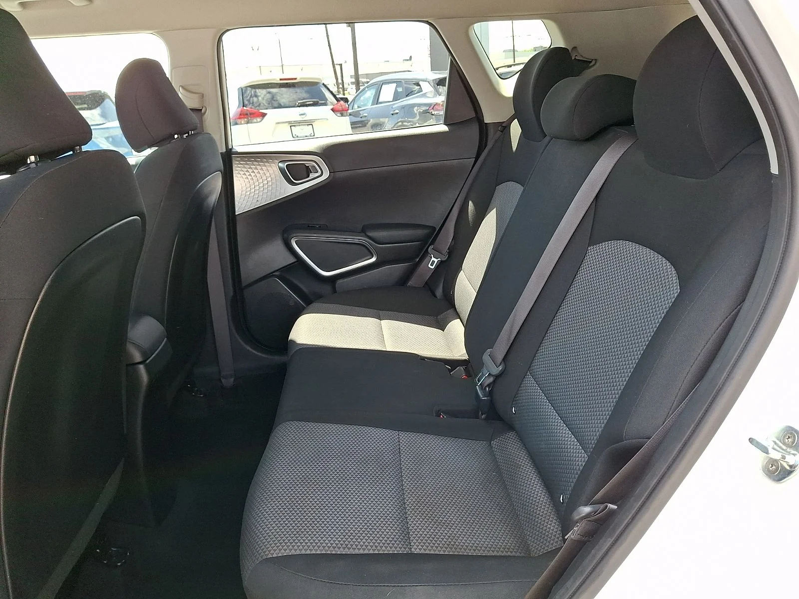 Used 2022 White Kia LX image 11