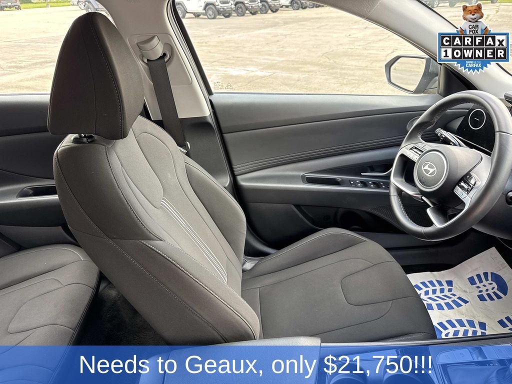 Used 2025 Gray Hyundai SEL Convenience image 23