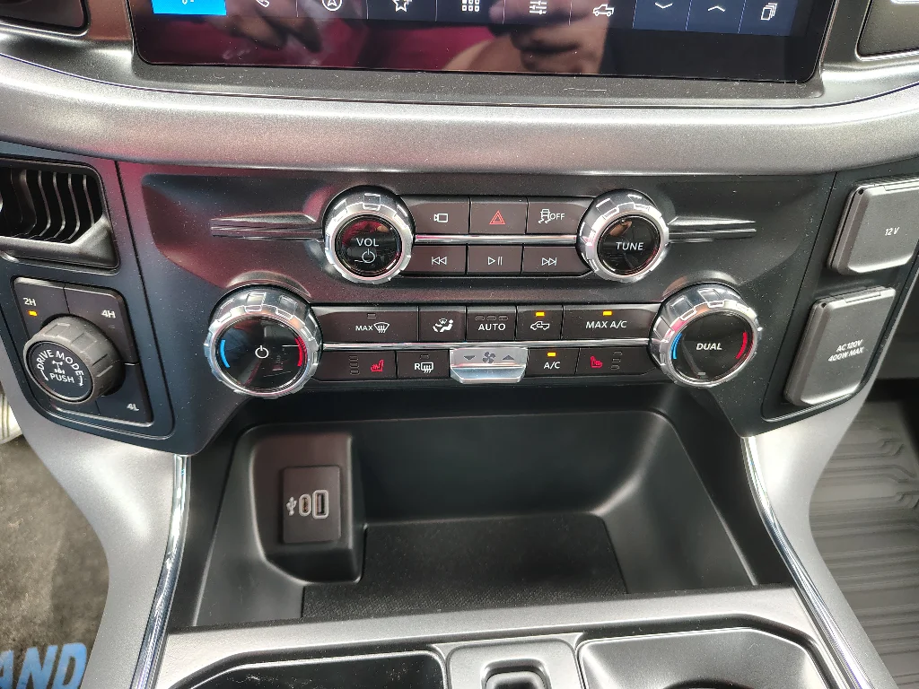 New 2026 Carbonized Gray Metallic Ford XLT image 21