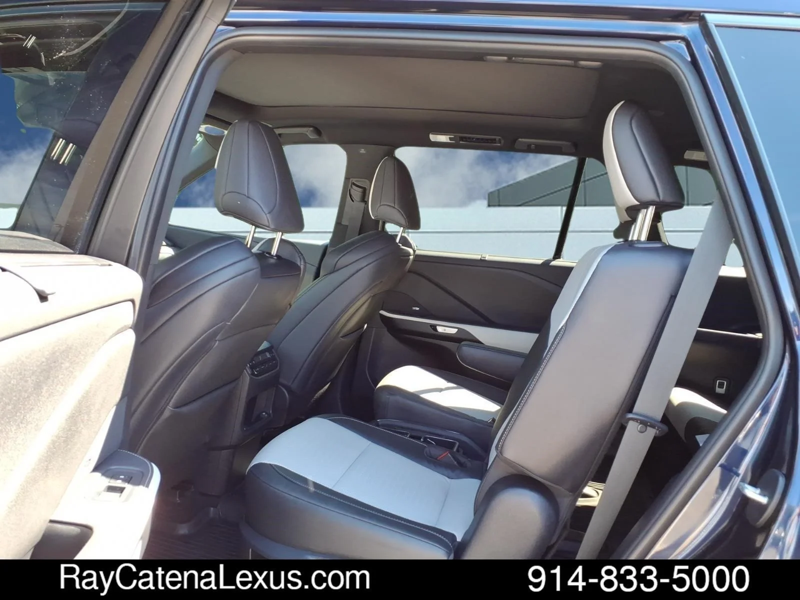 Certified Used 2025 Mica Lexus 4D Sport Utility image 17