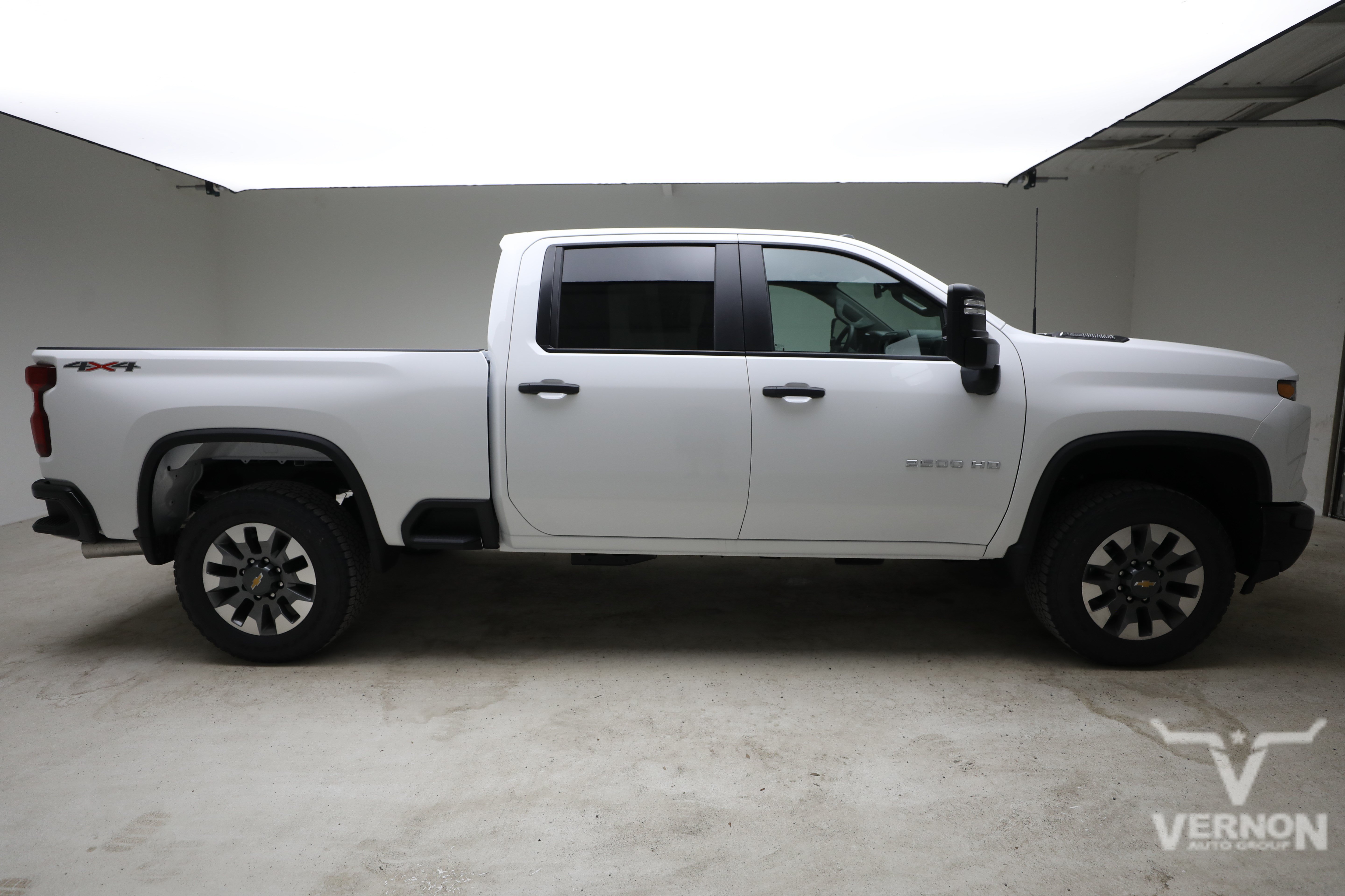 New 2026 Summit White Chevrolet N image 6