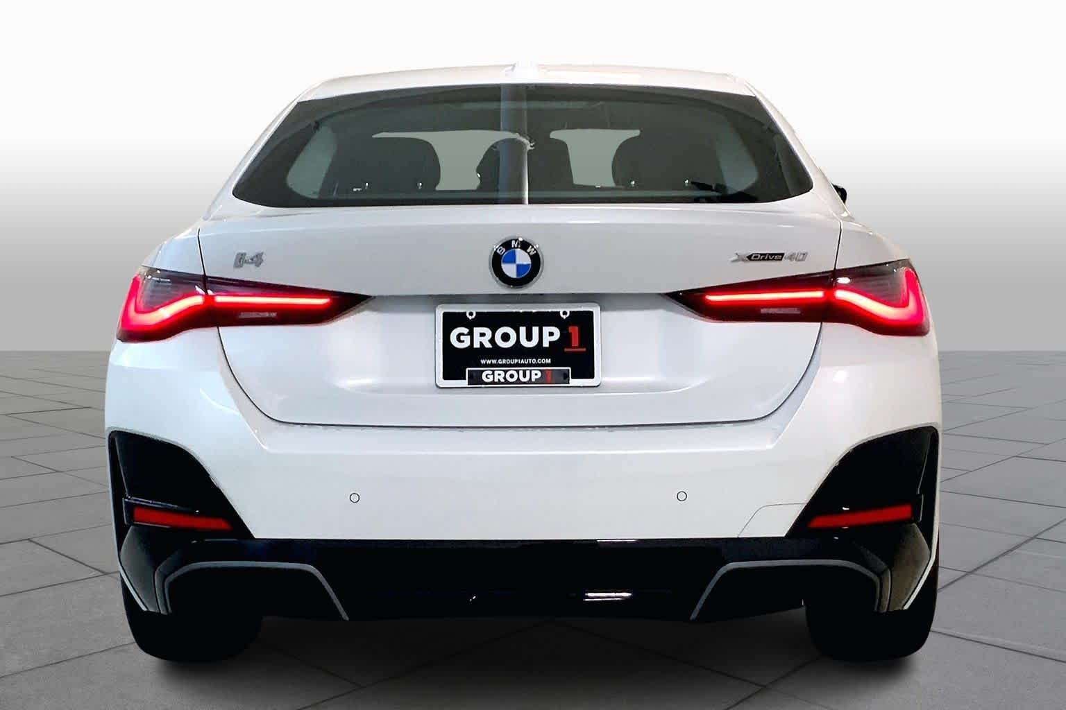 New 2026 Mineral White Metallic BMW xDrive40 image 4