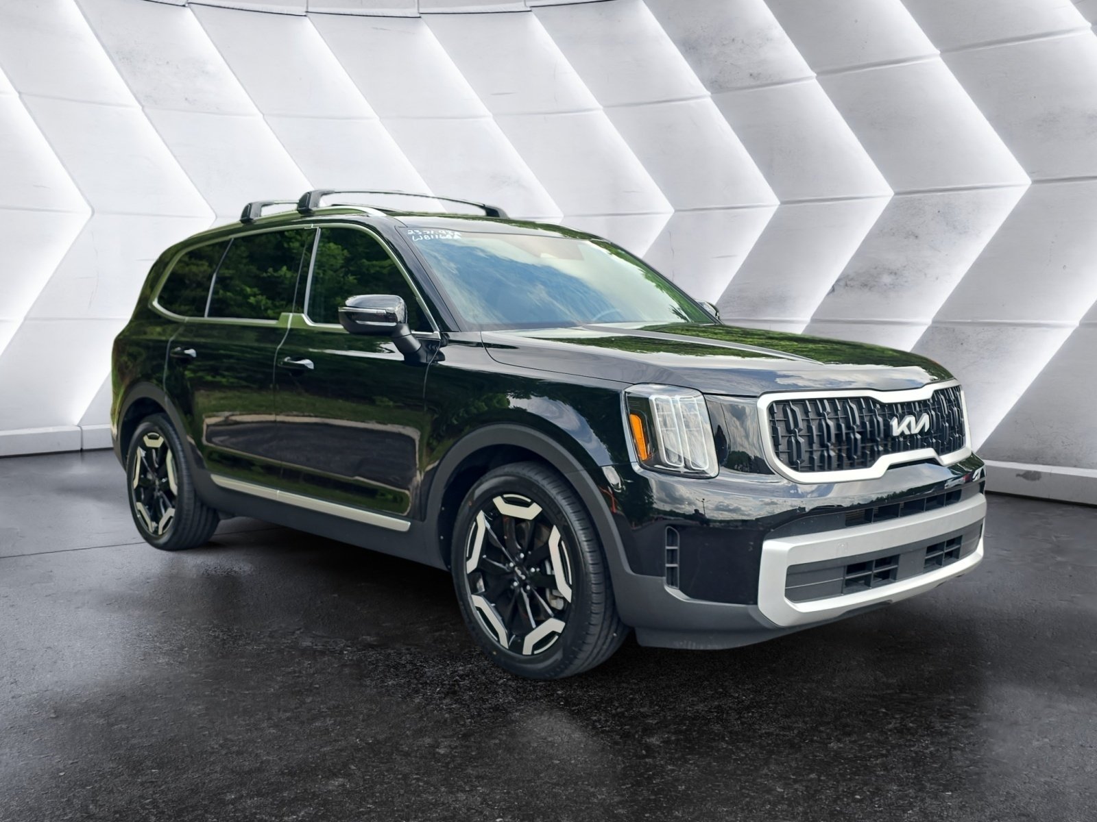 Used 2023 Black Kia EX image 7